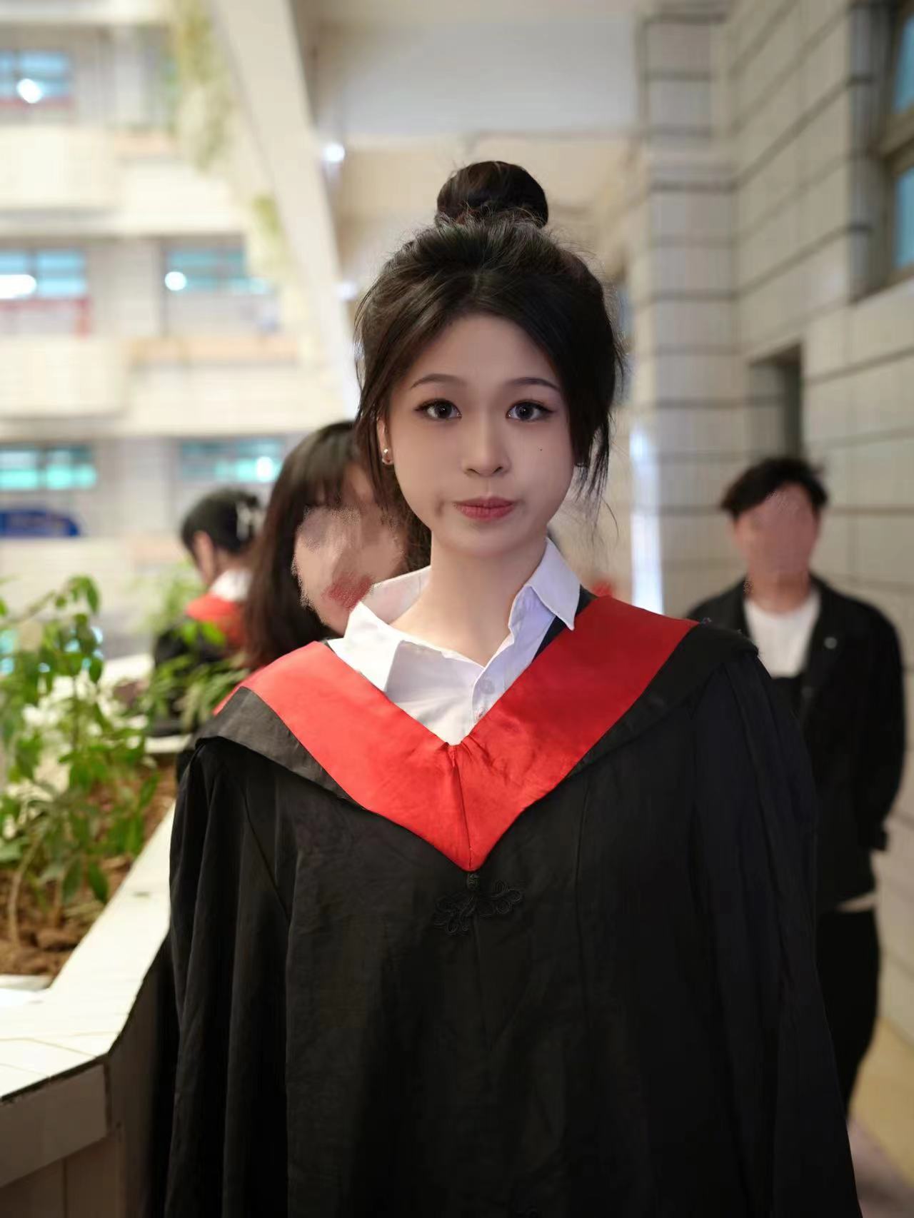 邹嘉怡