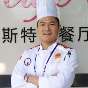李凤坤，广州市技术能手