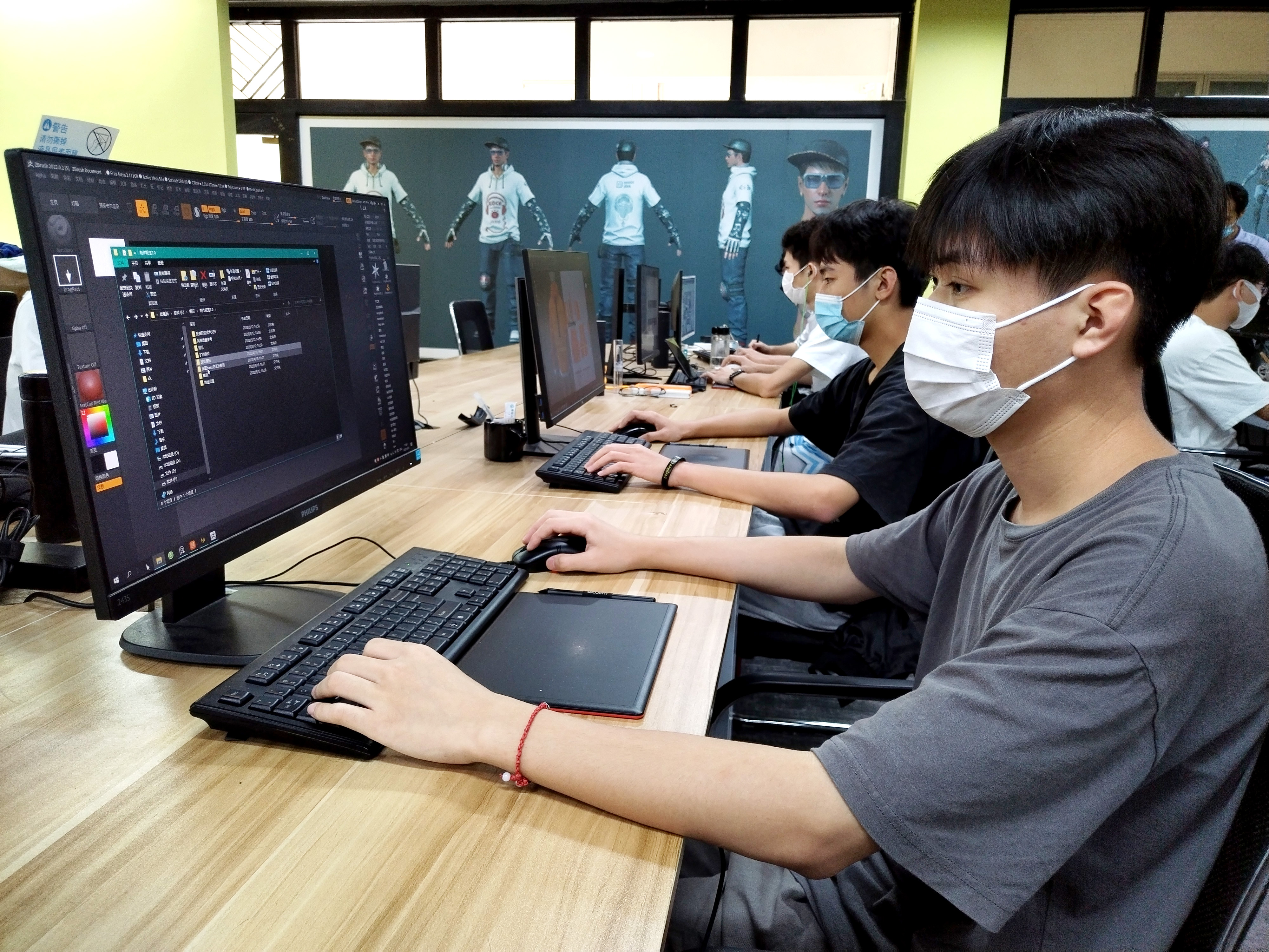企业在校内设立工作室,通过真实项目引领教学--工作室项目实训2.jpg 企业在校内设立工作室,通过真实项目引领教学--工作室项目实训2.jpg